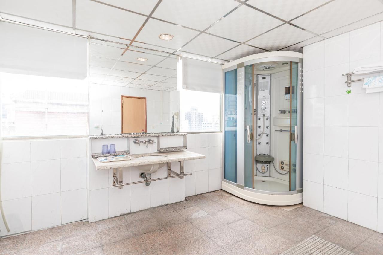 Yi Pin Business Hotel Taoyuan Eksteriør billede
