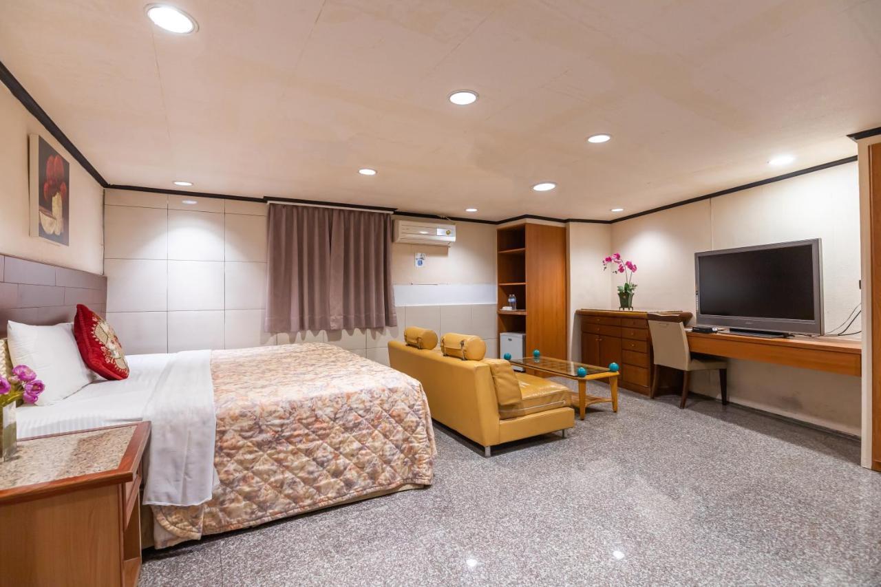 Yi Pin Business Hotel Taoyuan Eksteriør billede