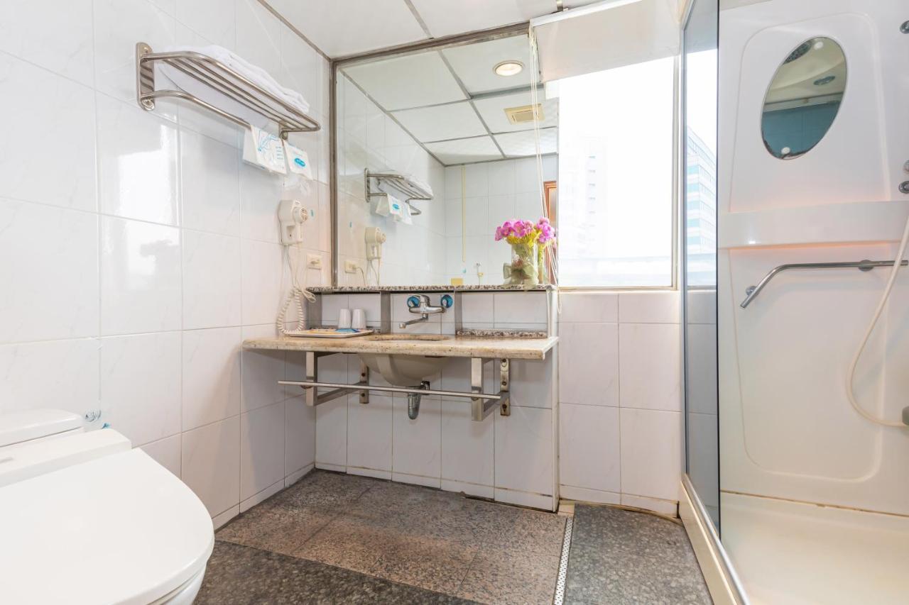 Yi Pin Business Hotel Taoyuan Eksteriør billede