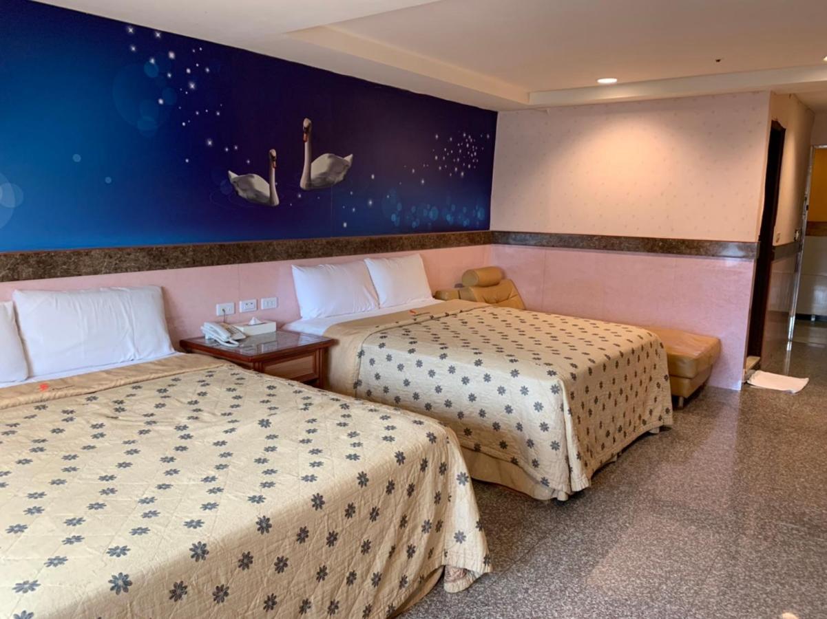 Yi Pin Business Hotel Taoyuan Eksteriør billede