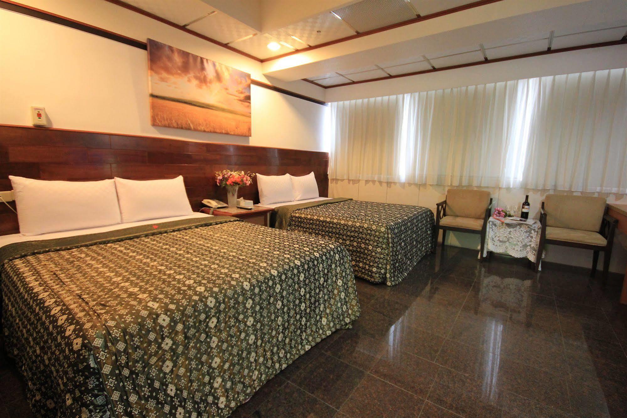Yi Pin Business Hotel Taoyuan Eksteriør billede